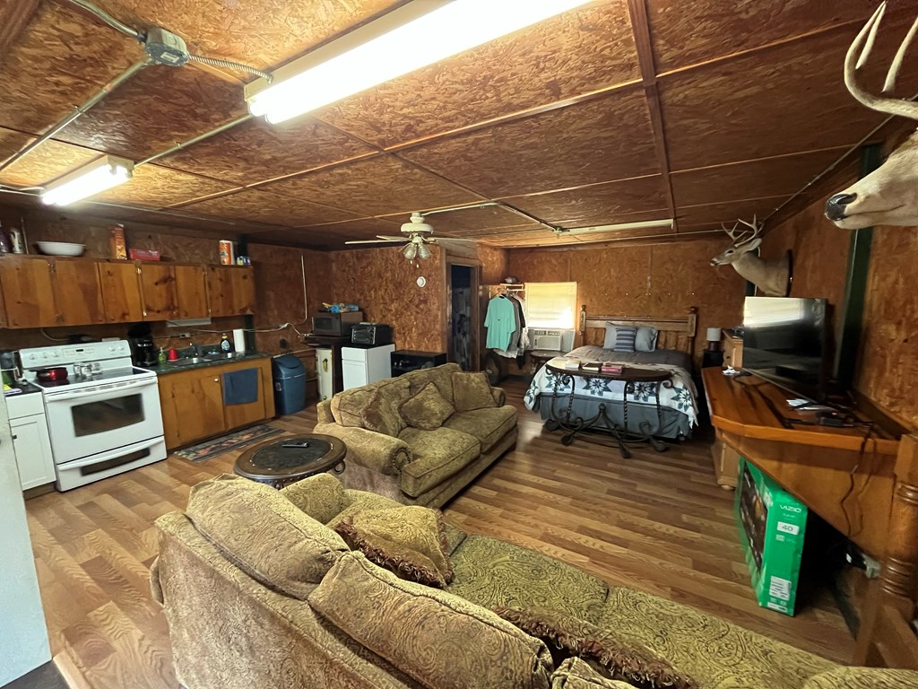 1002 Doc Darbyshire Road, Norman Park, Georgia 31771, 6 Bedrooms Bedrooms, ,6 BathroomsBathrooms,Multi-unit,For Sale,Doc Darbyshire Road,915700