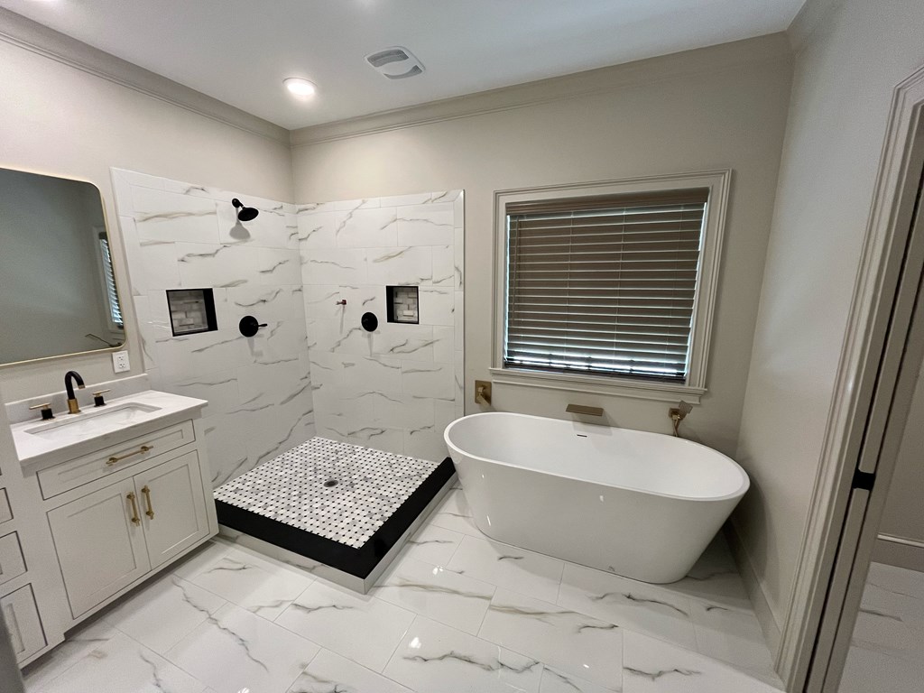 Master bathroom 1