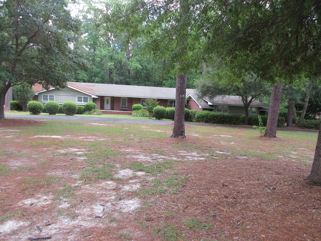 35 Cherokee Road, Moultrie, Georgia 31768, 4 Bedrooms Bedrooms, ,3 BathroomsBathrooms,Single Family,For Sale,Cherokee Road,912890