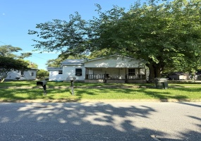 615 1st St NW, Moultrie, Georgia 31768, 2 Bedrooms Bedrooms, ,2 BathroomsBathrooms,Duplex,For Sale,1st St NW,913302