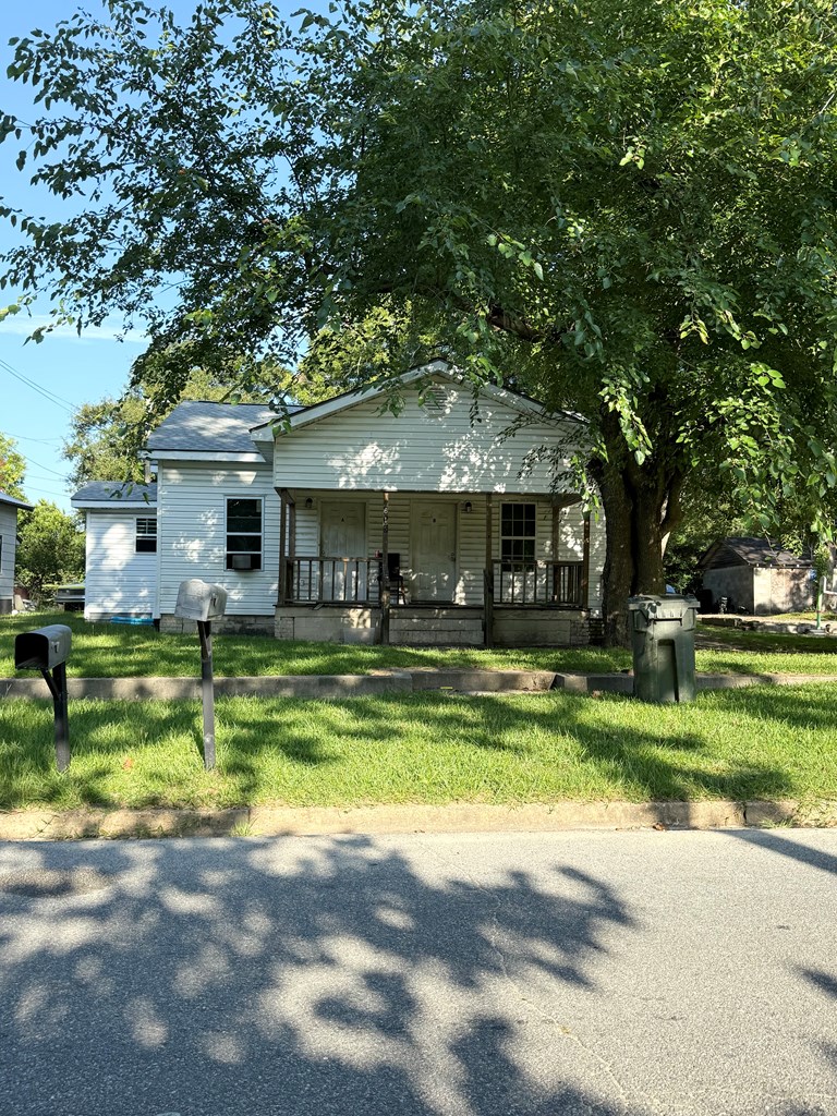615 1st St NW, Moultrie, Georgia 31768, 2 Bedrooms Bedrooms, ,2 BathroomsBathrooms,Duplex,For Sale,1st St NW,913485