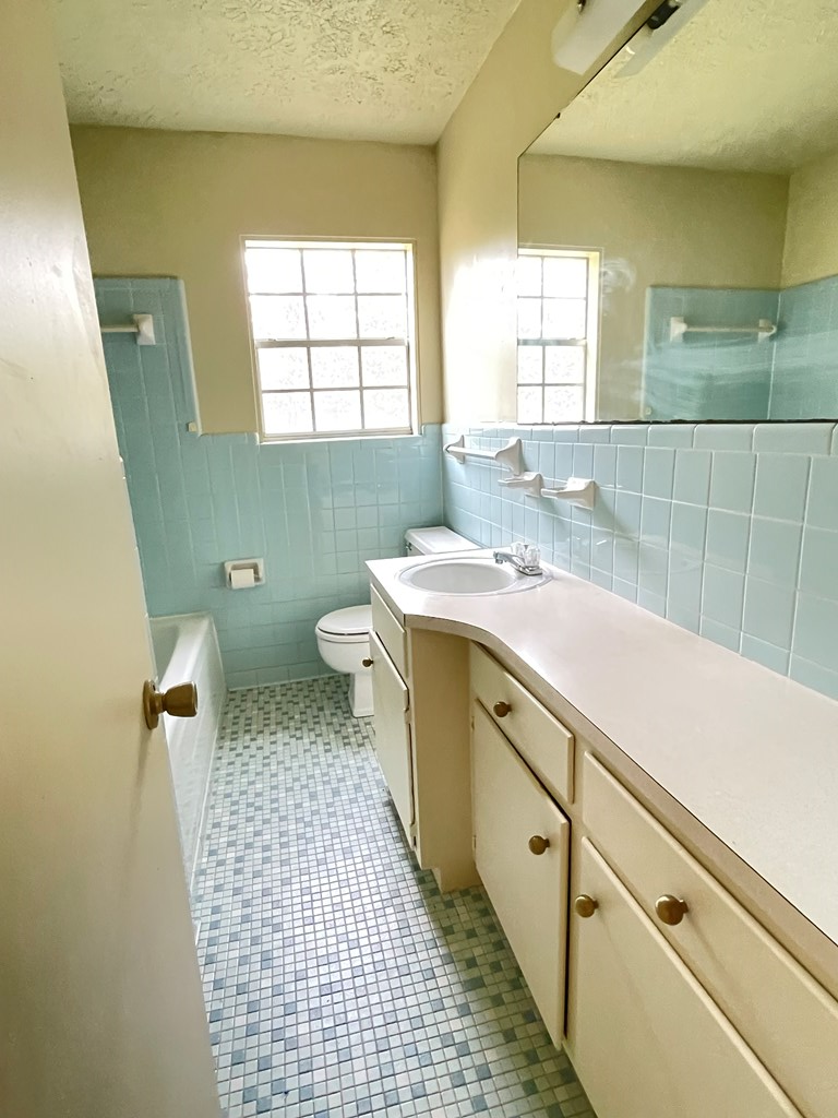 305 Clubview Drive, Moultrie, Georgia 31768, 5 Bedrooms Bedrooms, ,3 BathroomsBathrooms,Single Family,For Sale,Clubview Drive,913500