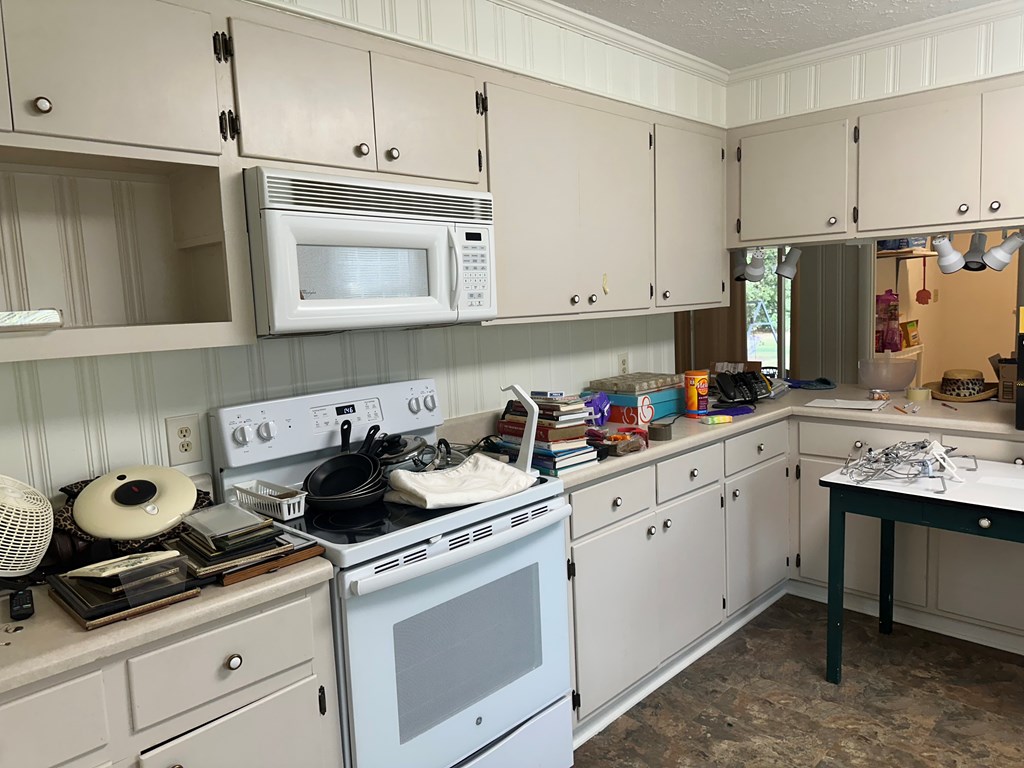 1701 10th Street SE, Moultrie, Georgia 31768, 3 Bedrooms Bedrooms, ,2 BathroomsBathrooms,Single Family,For Sale,10th Street SE,913411 1701 10th Street SE, Moultrie, Georgia 31768, 3 Bedrooms Bedrooms, ,2 BathroomsBathrooms,Single Family,For Sale,10th Street SE,913411